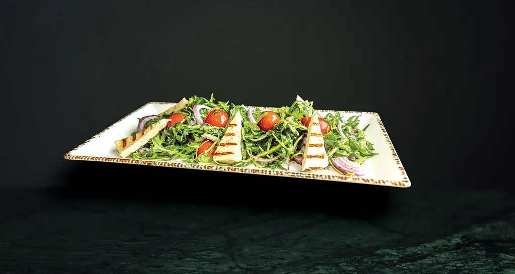 Salată Halloumi